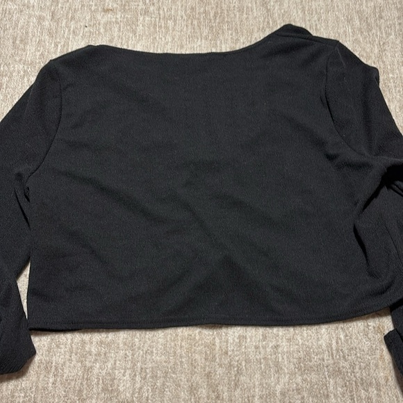 NWT Pretty Little Things 20 Light weight sweater Black cropped ruched Spring - Picture 5 of 5